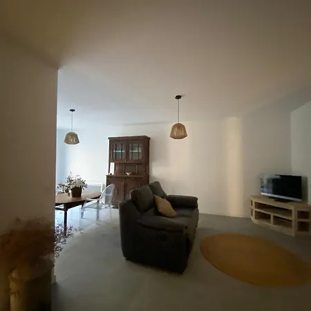 Neuf Avec Patio Apartamento